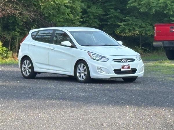 2013 Hyundai Accent SE 5-Door
