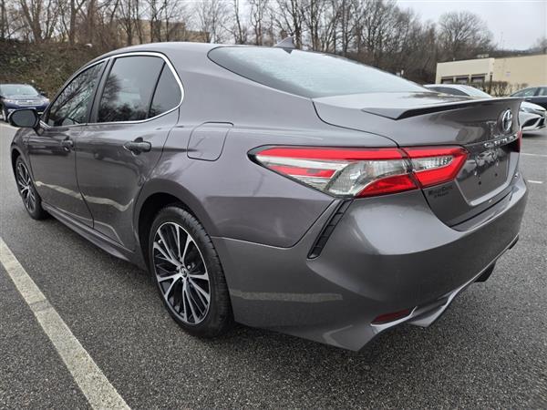 2019 Toyota Camry SE - Photo 6