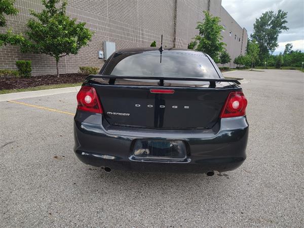 2012 Dodge Avenger SE - Photo 4