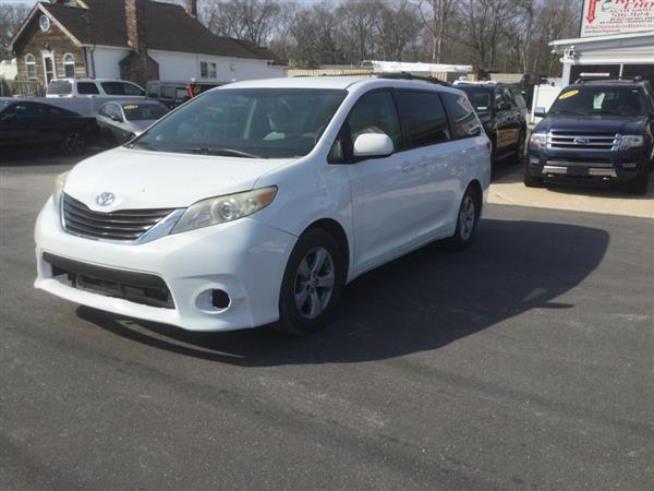 2012 Toyota Sienna LE FWD 8-Passenger V6
