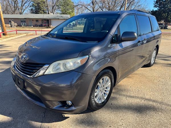2014 Toyota Sienna XLE FWD 8-Passenger V6