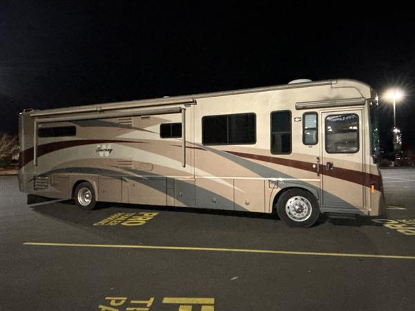 2008 Winnebago Journey 39Z
