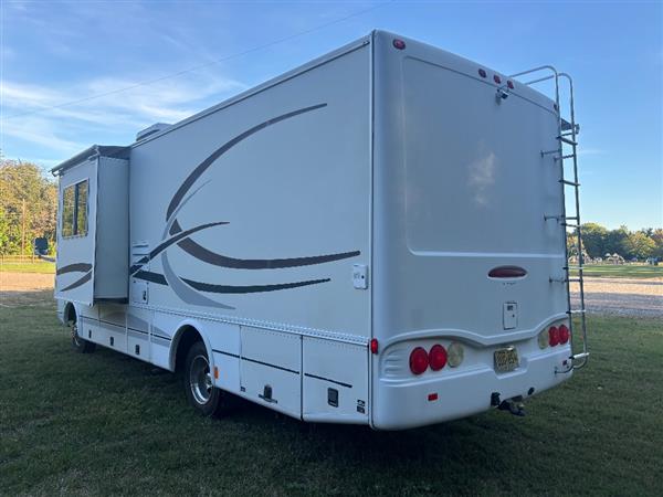 2002 Workhorse P32 Forward Control photo 4