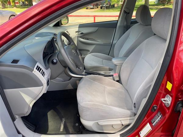 2010 Toyota Corolla LE photo 5