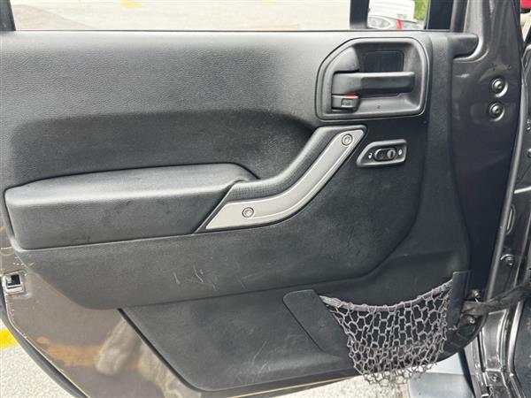 2016 Jeep Wrangler Unlimited Sahara - Photo 13