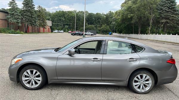 2011 INFINITI M 37 - Photo 6
