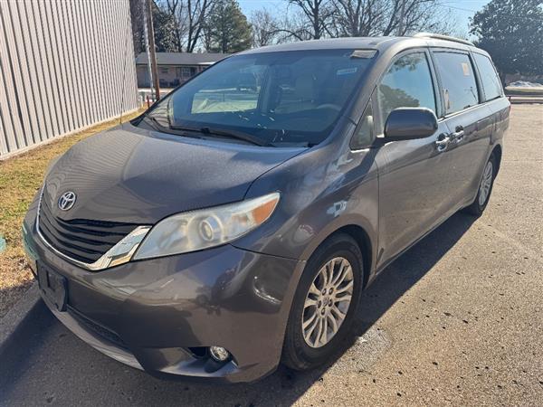 2014 Toyota Sienna XLE FWD 8-Passenger V6