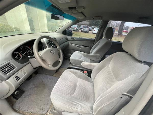 2010 Toyota Sienna CE photo 2