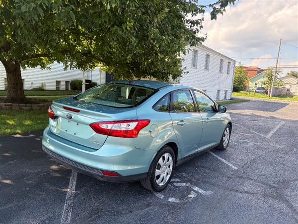 2012 Ford Focus SE - Photo 10
