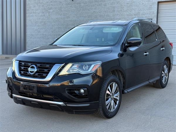 2019 Nissan Pathfinder SL's photo
