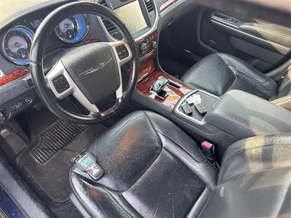 2012 Chrysler 300 Limited photo 4