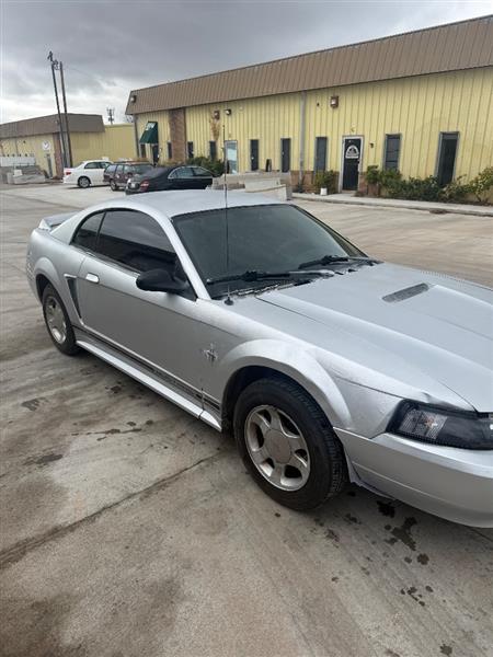 2000 Ford Mustang