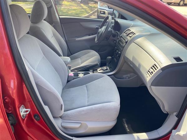 2010 Toyota Corolla LE photo 9