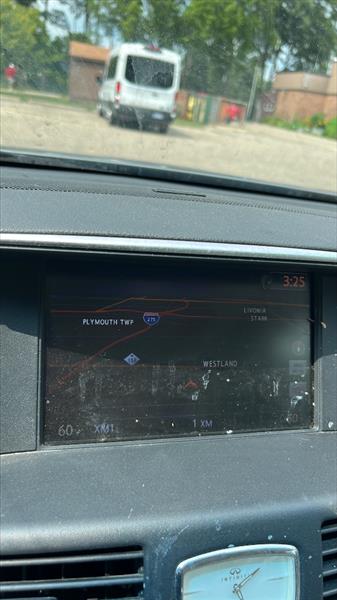 2011 INFINITI M 37 - Photo 12