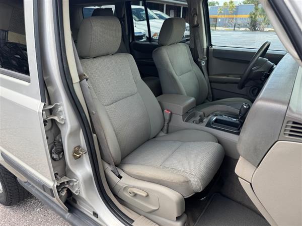2007 Jeep Commander Sport - Photo 12