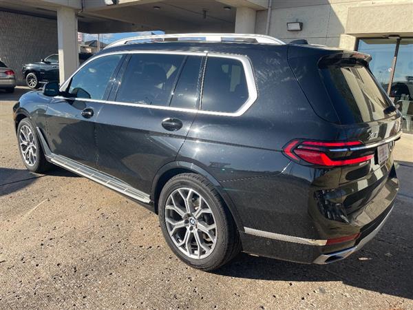 2024 BMW X7 40i's photo