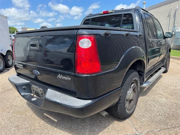 2005 Ford Explorer's photo