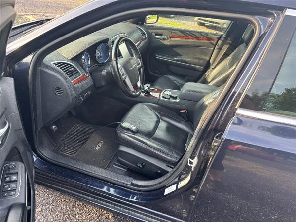 2012 Chrysler 300 Limited photo 3