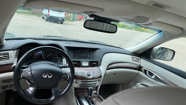 2011 INFINITI M 37 - Photo 9