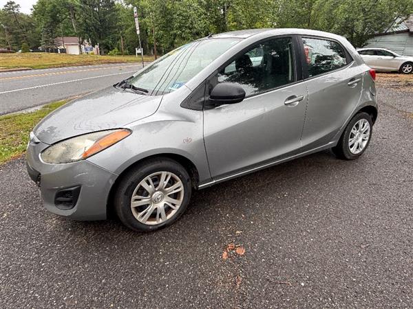 2013 Mazda Mazda2 Sport 5-Door Auto's photo