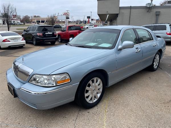 2011 Lincoln Town Car Signature Limited