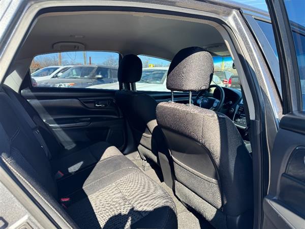2016 Nissan Altima S - Photo 10
