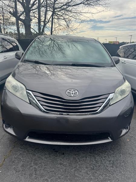 2017 Toyota Sienna LE 8-Passenger