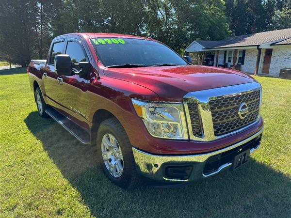 2018 Nissan Titan SV 4X4 Crew Cab's photo