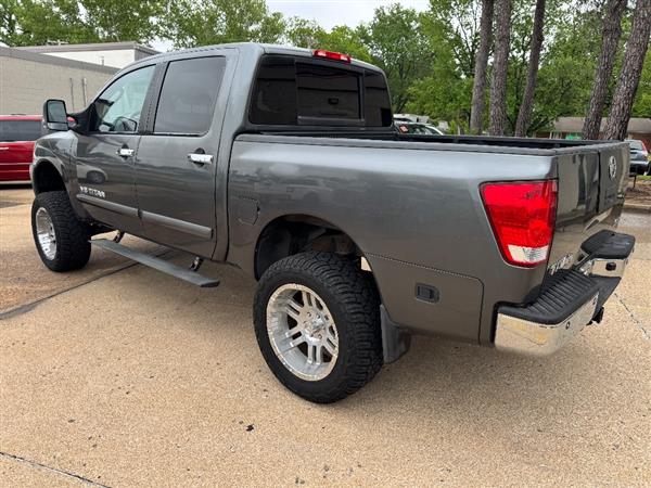 2007 Nissan Titan LE 4X2 Crew Cab's photo