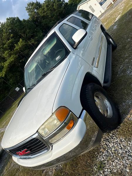 2003 GMC Yukon 2WD 1/2 Ton SLE's photo