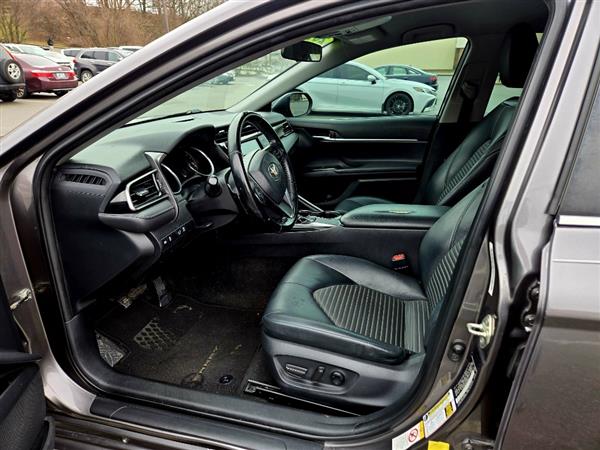 2019 Toyota Camry SE - Photo 9