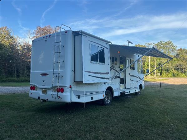 2002 Workhorse P32 Forward Control photo 3