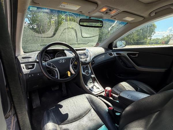 2012 Hyundai Elantra Limited - Photo 16