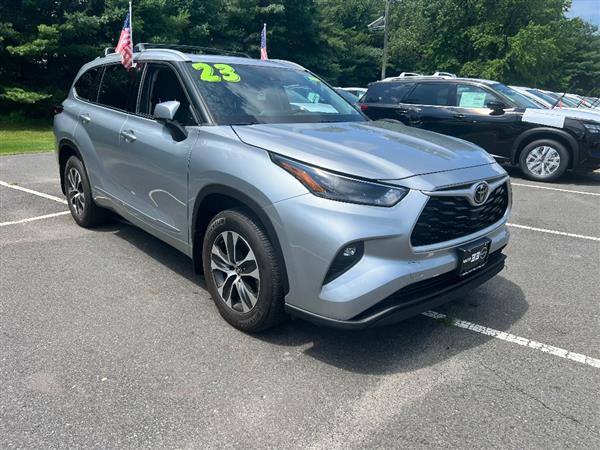 2022 Toyota Highlander XLE Nav AWD V6