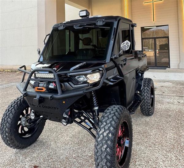 2023 CanAm Defender HD10