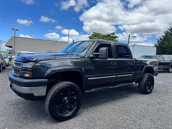 2005 Chevrolet Silverado HD LT 4WD Crew Cab SWB's photo