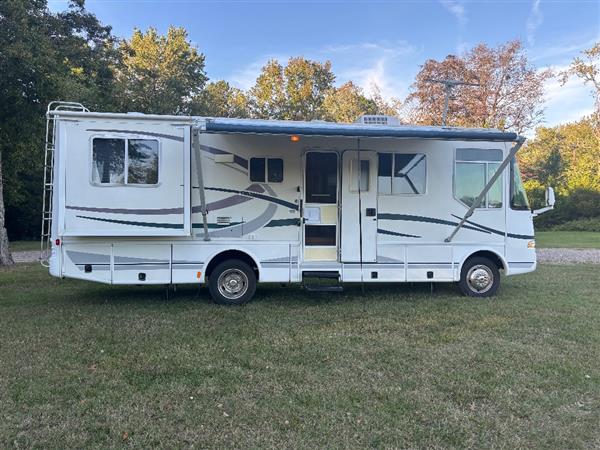 2002 Workhorse P32 Forward Control photo 2