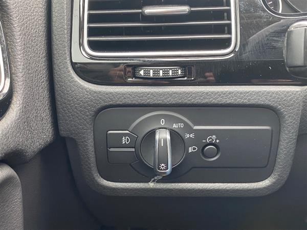 2015 Volkswagen Touareg Sport - Photo 17
