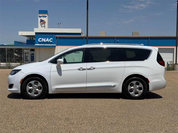 2017 Chrysler Pacifica Touring-L Plus - Photo 10