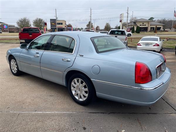 2011 Lincoln Town Car Signature Limited