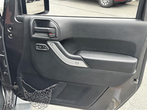 2016 Jeep Wrangler Unlimited Sahara - Photo 14