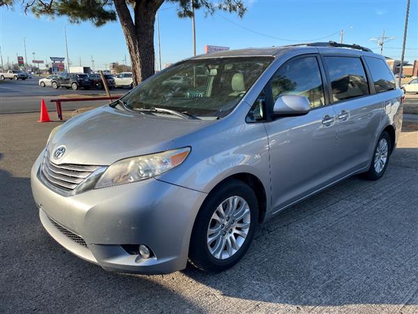 2015 Toyota Sienna XLE FWD 8-Passenger V6