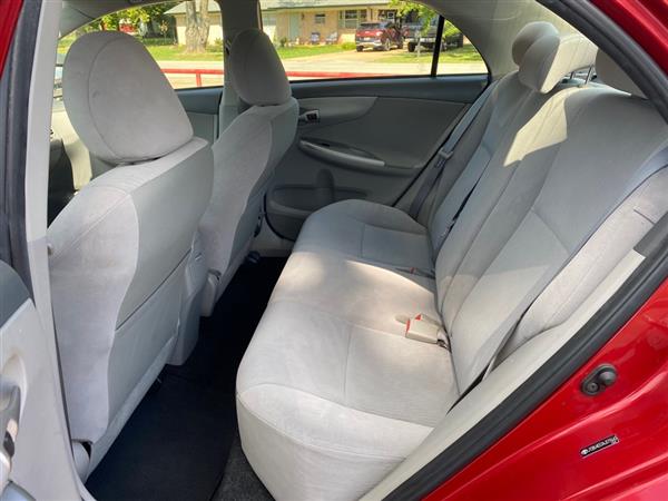 2010 Toyota Corolla LE photo 6