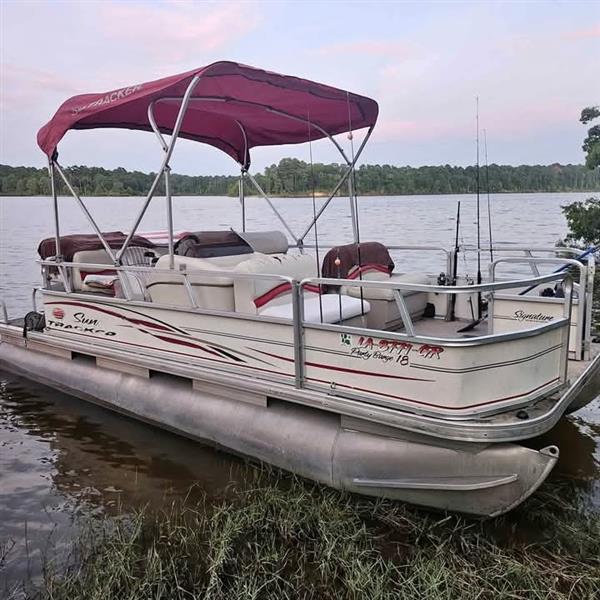 2005 Yamaha Suntracker Signature Series 18ft