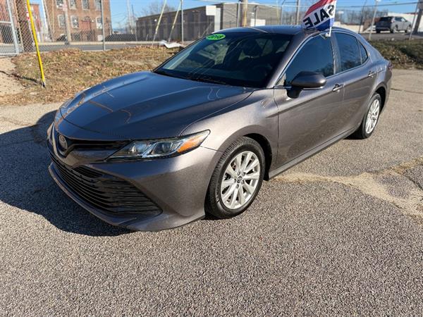 2018 Toyota Camry LE's photo
