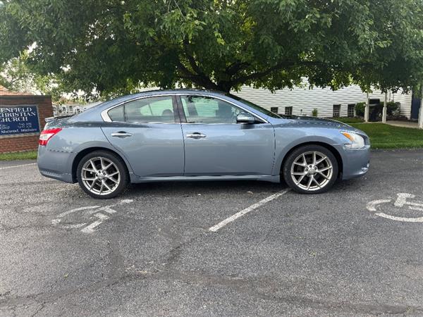 2010 Nissan Maxima S - Photo 2