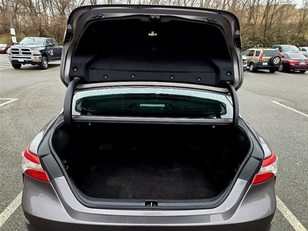 2019 Toyota Camry SE - Photo 14