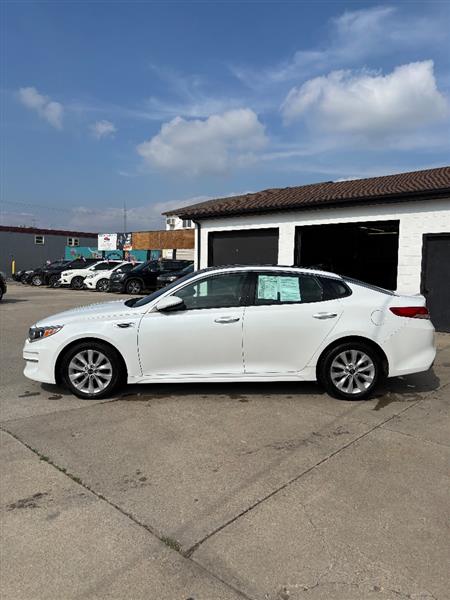 2017 Kia Optima EX AT's photo