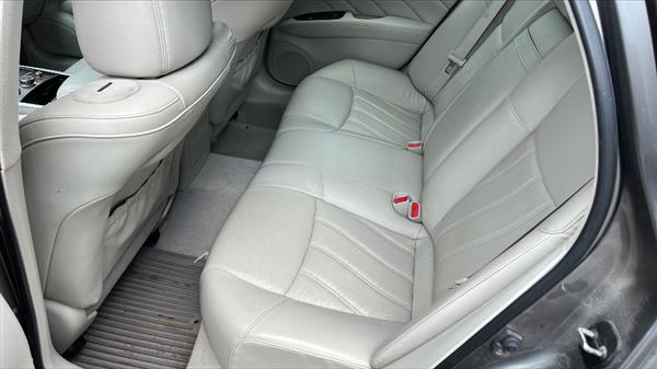 2011 INFINITI M 37 - Photo 11
