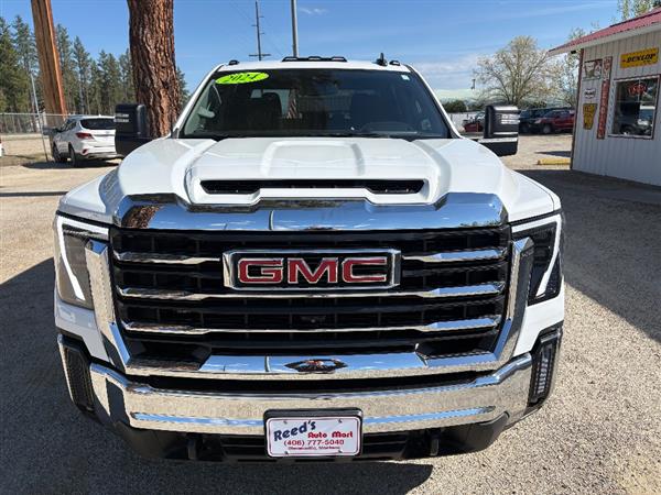 2024 GMC Sierra SLE 4WD Crew Cab Standard Box SRW's photo